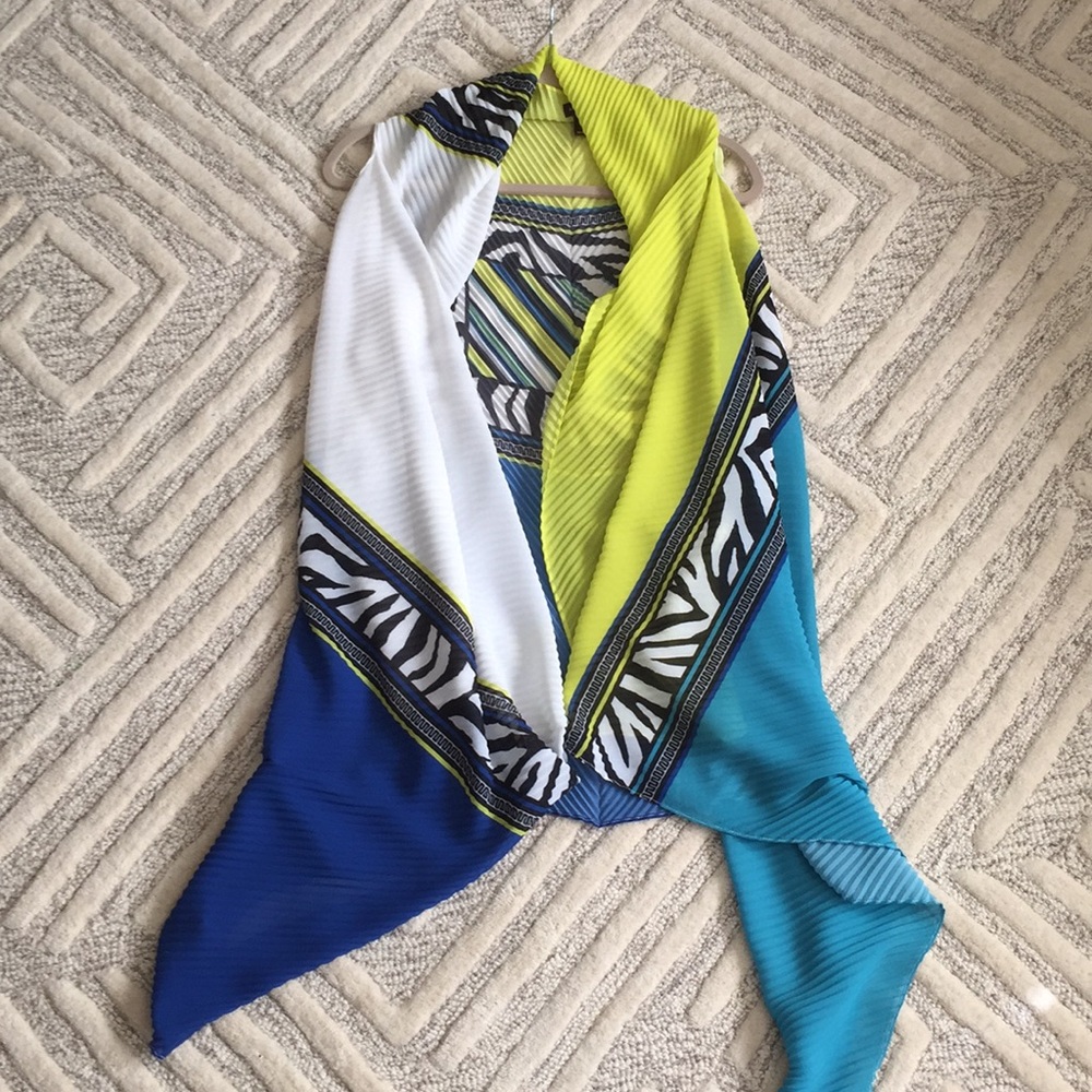 Gorgeous sleeveless top/coverup/ shawl